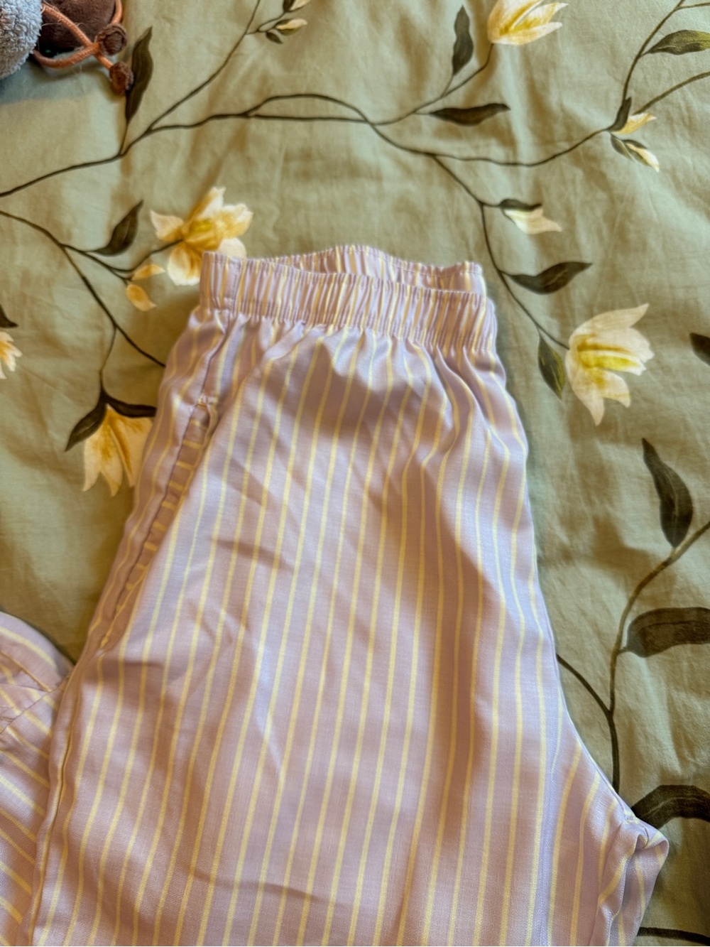 Lavender and White Striped Elastic Waist Pants - Picture 2 of 3